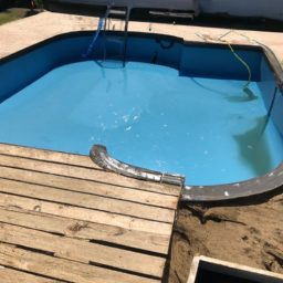 Accessoires indispensables pour l'entretien de votre piscine : produits et outils Saint-Mande